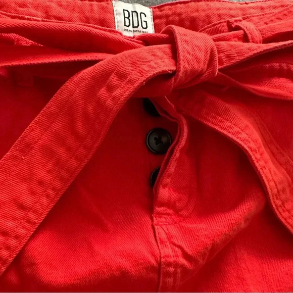 BDG Urban Outfitters Twill Frayed Mini Skirt red size M - Picture 4 of 10